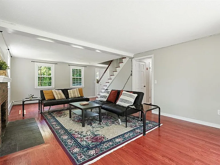 1107 N Pleasant St — Photo 8