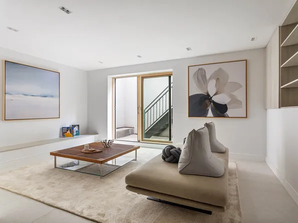 636 Lorimer Street image 8 of 17