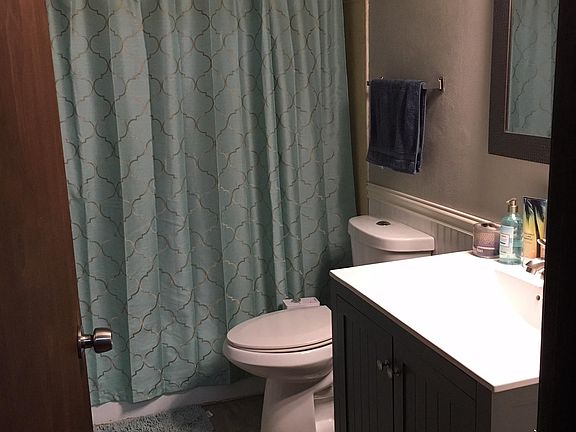 Upstairs full bathroom