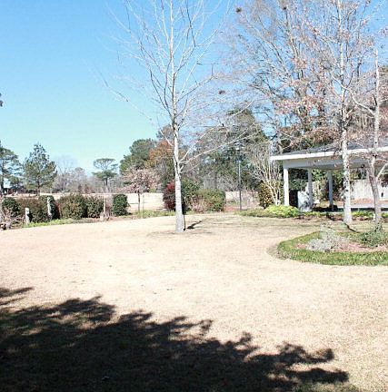4th image of 460 Woodland Dr