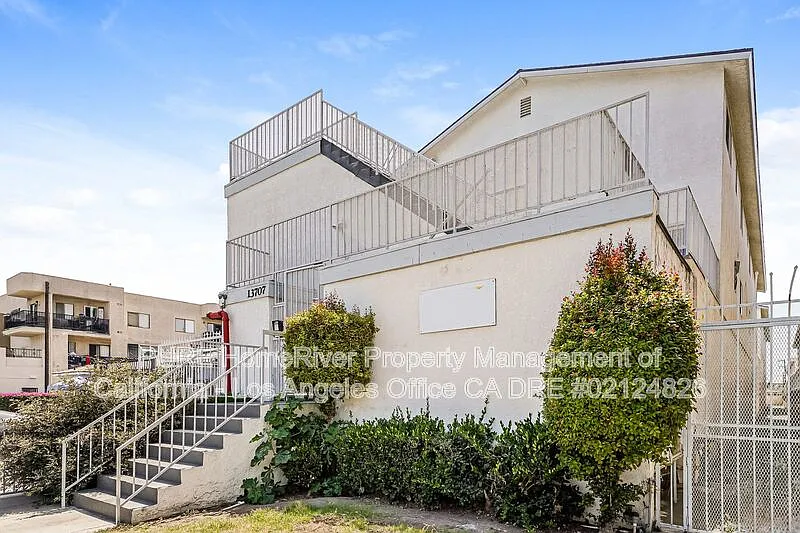 1 bed, 1.0 bath, 695 sqft, $1,750 — Photo 2