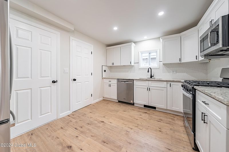 5th image of 2851 Broadway