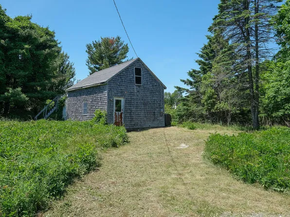 10 Cemetery Road, Stonington, ME 04681