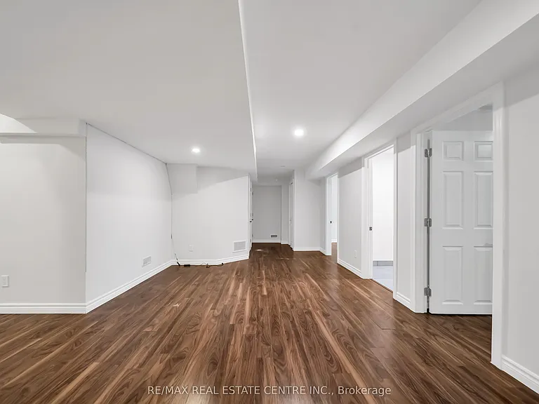 1074 Farmstead Dr — Photo 18