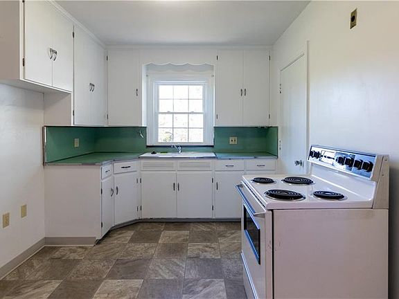 5th image of 2818 Oakwood St