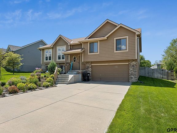 2nd image of 608 Ruby Rd