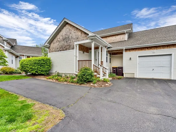37 School House Rd #9, Weymouth, MA 02188