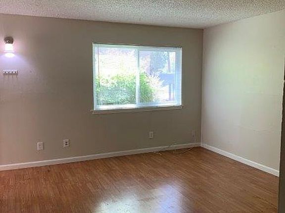 4th image of 2556 27th St APT 9