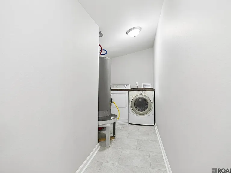 9046 Kingcrest Pkwy — Photo 13