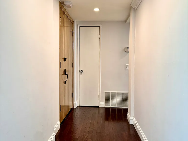 11730 Mayfield Ave #202B — Photo 4
