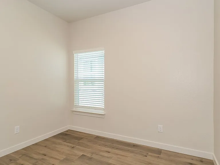 1505 Woodwinds Dr — Photo 9
