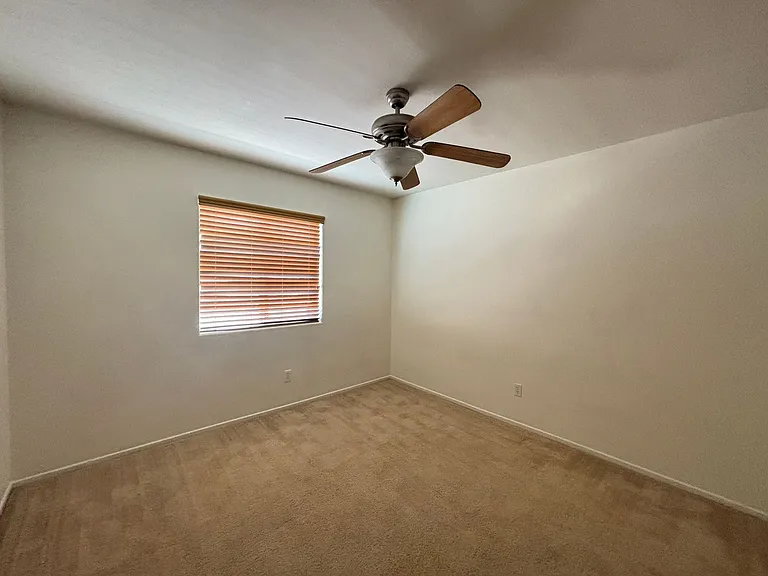 2416 W Valley Vis — Photo 18