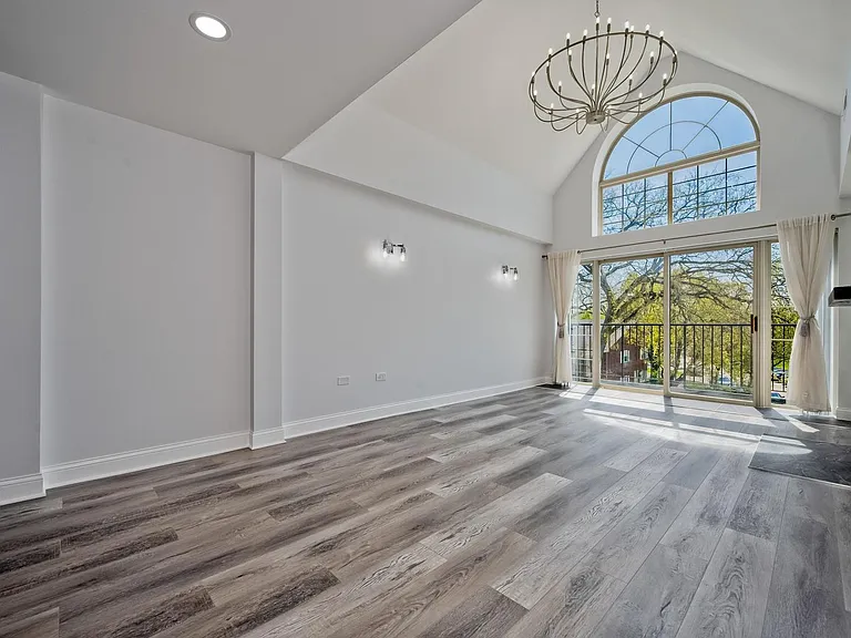 1800 Dewes St #305 — Photo 3