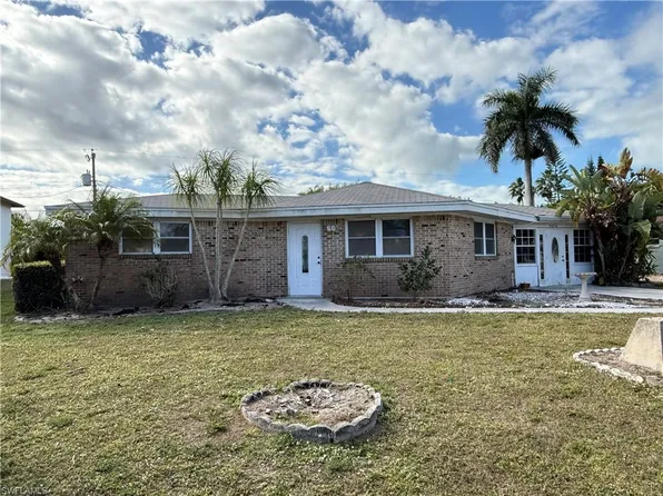 9818 Tonya CT, BONITA SPRINGS, FL 34135