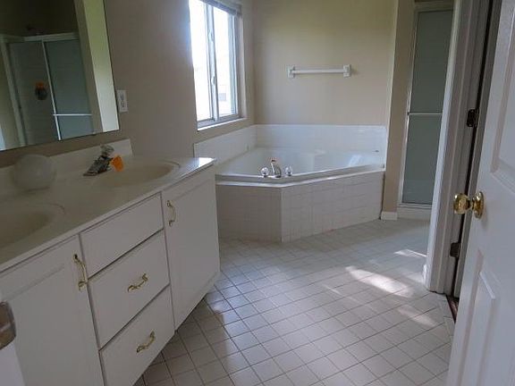 5th image of 4737 Eastport Dr