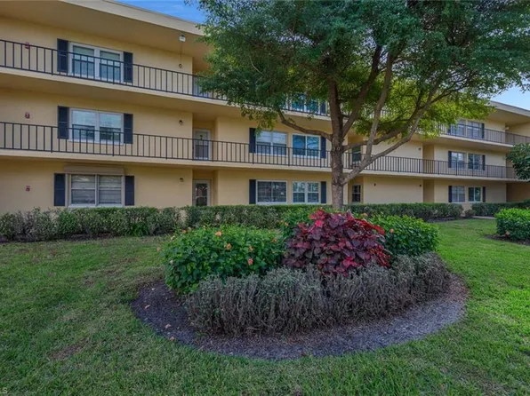 1085 Forest Lakes DR #8102, NAPLES, FL 34105