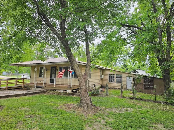 428 E 5th Ave, Garnett, KS 66032