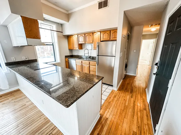 501 N Neil St APT 3, Champaign, IL 61820