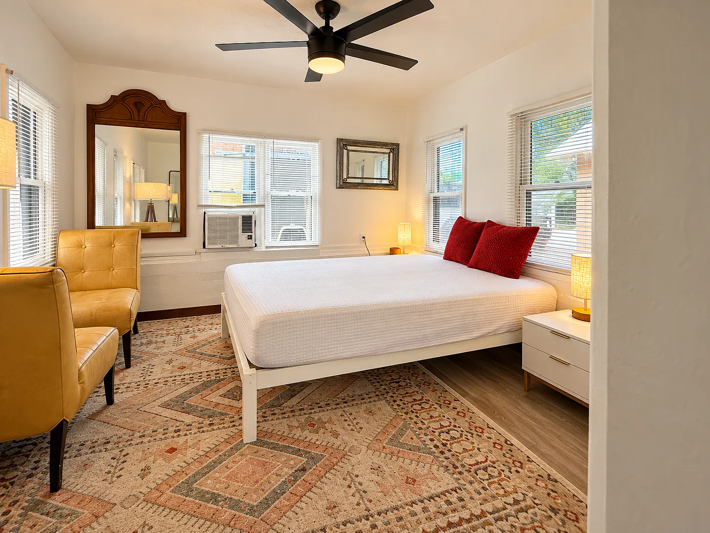 Studio, 292 sqft, $897 — Photo 2