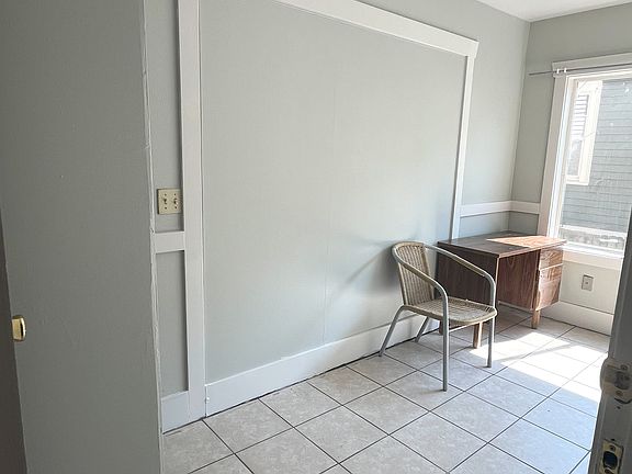 4th image of 4719 5th Ave NE #5