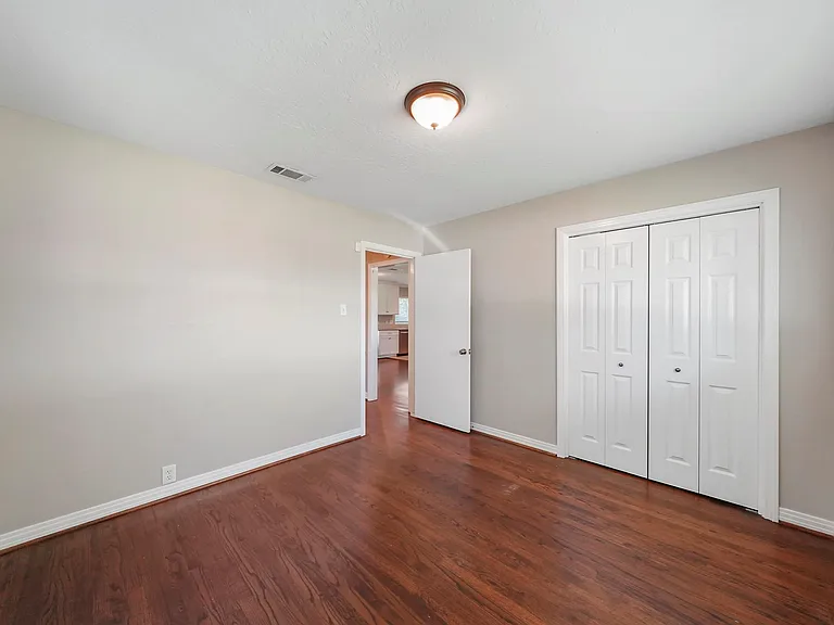1115 W 31st St — Photo 10