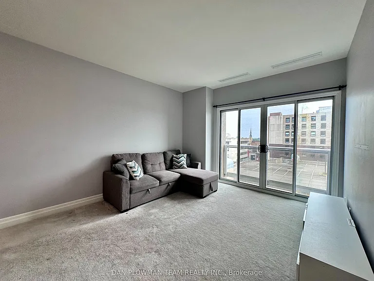 44 Bond St W #607 — Photo 14