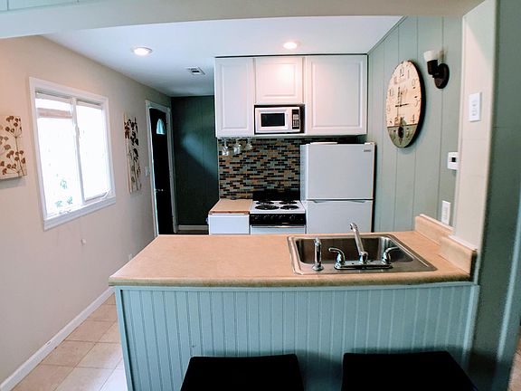2nd image of 2909 S Lakeshore Dr Unit 2