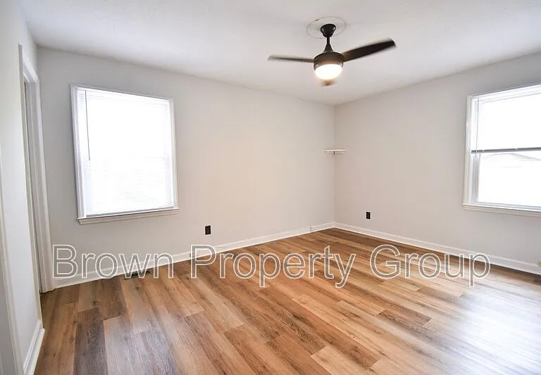 1733 Swann St — Photo 6