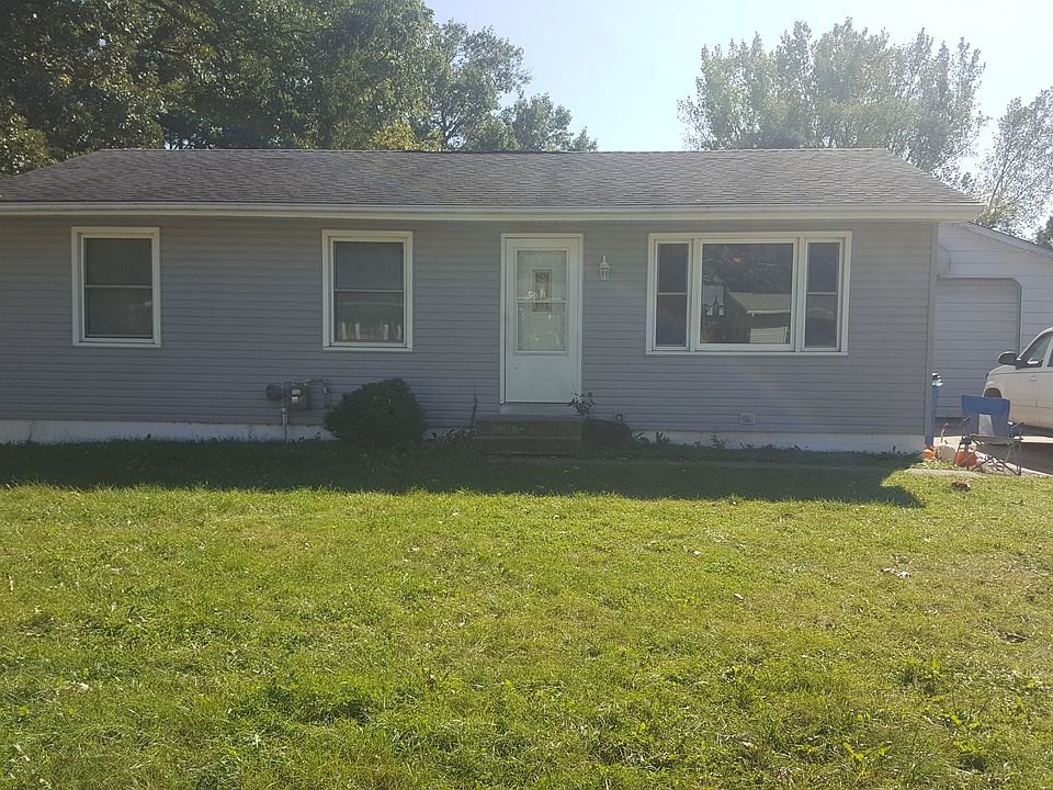 1st image of 918 Arbutus Ave