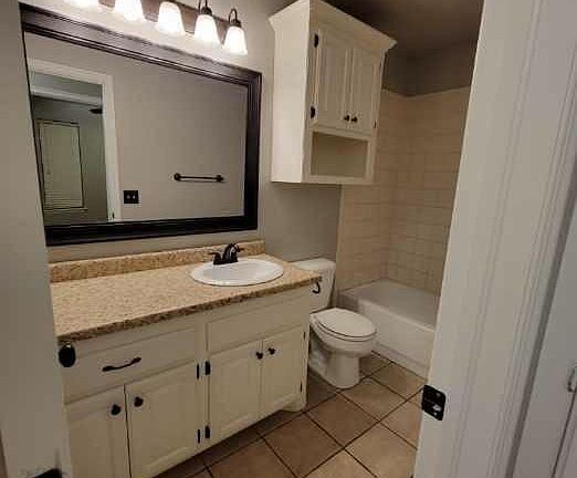 3rd image of 533 S Forest Dr