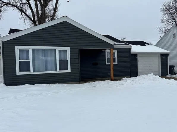 811 N Briggs Ave, Hastings, NE 68901