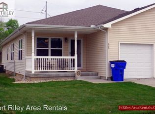 828 Whitetail Ct, Junction City, KS 66441