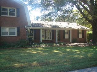 425 27th Avenue Cir NW, Hickory, NC 28601