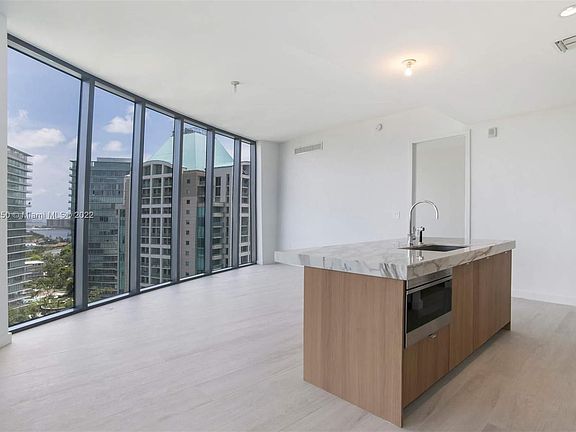 4th image of 2831 S Bayshore Dr Unit 1405