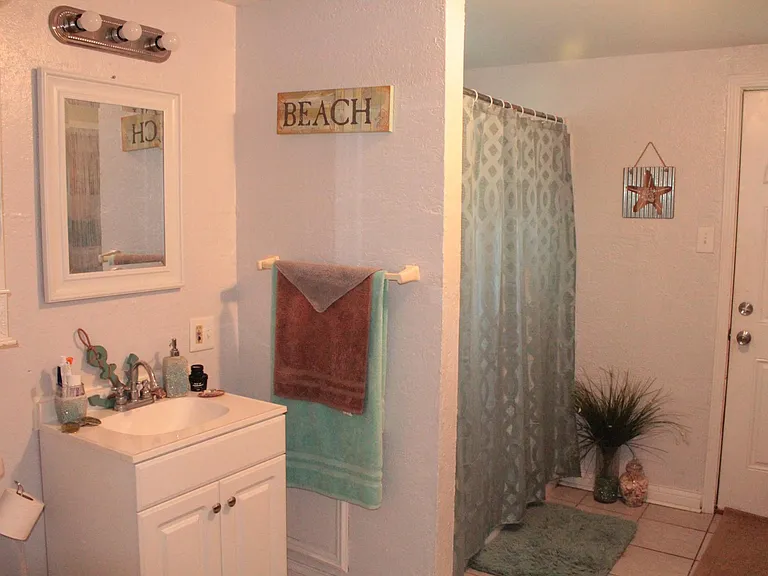 5203 Lester St — Photo 13
