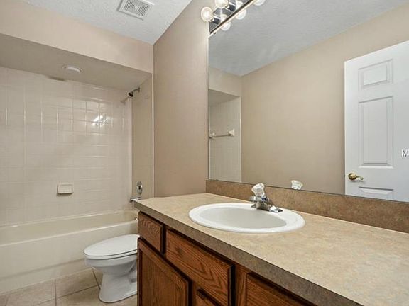 5th image of 13721 Colina Ct