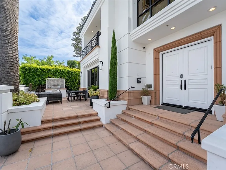 215 Poppy Ave — Photo 4