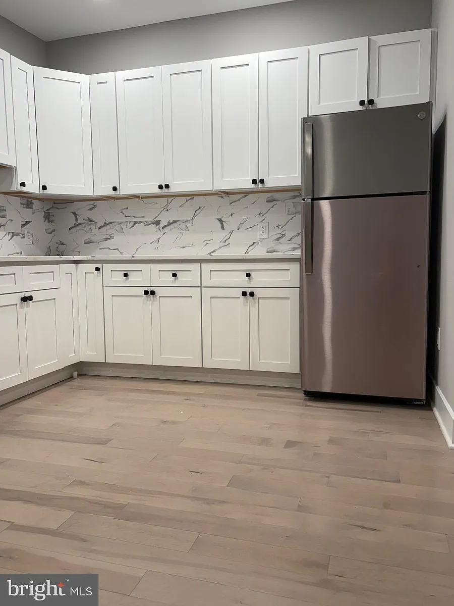 Building Photo - 2840 W Girard Ave #3