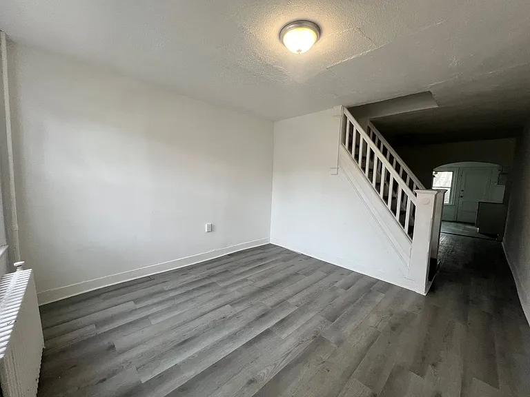 323 Cummings Ave — Photo 2