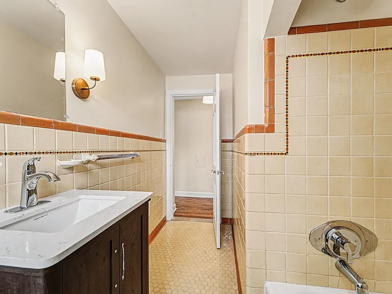 303 Wesley St — Photo 22