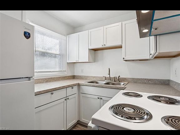 3rd image of 6704 Cedar Lake Dr #1