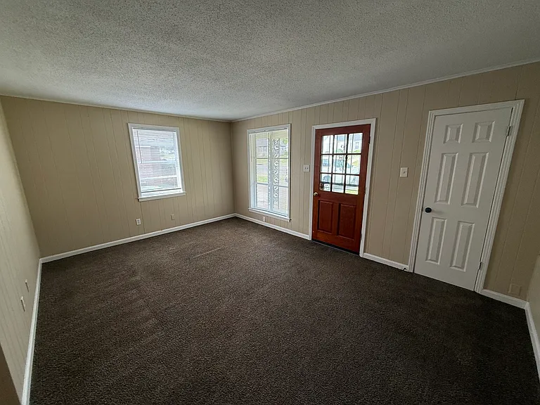1048 University St — Photo 4