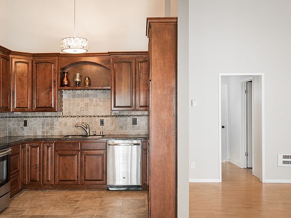 2nd image of 615 S Prospect Ave Unit 202