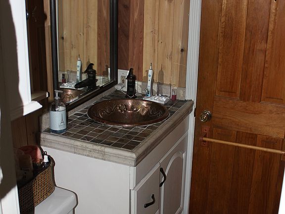 full bath w/ stallshower