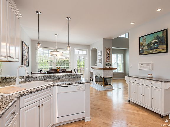 5th image of 6215 Edgebrook Ln W