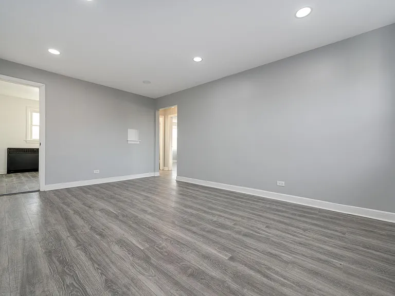 7520 N. Ridge Blvd — Photo 6