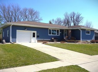 215 S Main St, Algona, IA 50511