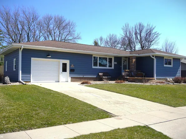 215 S Main St, Algona, IA 50511
