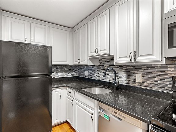 4th image of 96 Fountain Ln APT 14