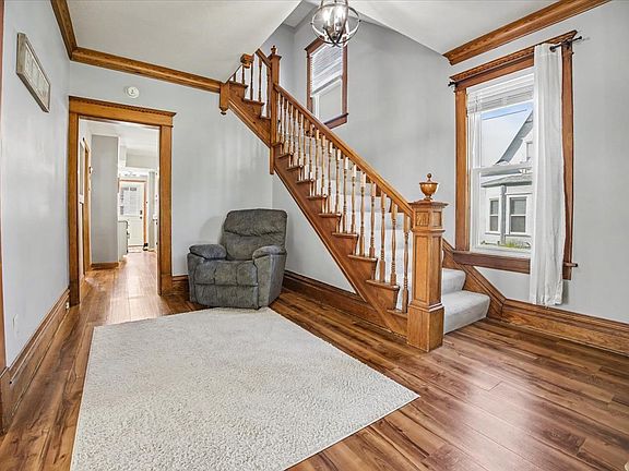 5th image of 309 E Hickory St